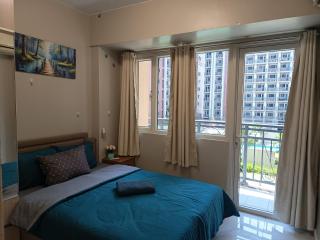 Condo w Balcony near MOA BS517 - Manila - 5