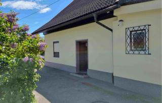 Lovely Apartment In Strau With Wifi - - 3