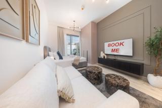 StayShort - Elegant Studio in JVT Sleeps 3 with Balcony - 0