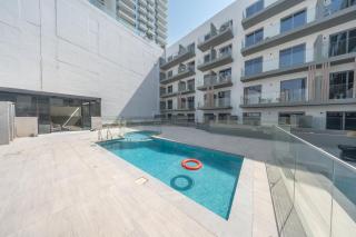 StayShort - Elegant Studio in JVT Sleeps 3 with Balcony - 8