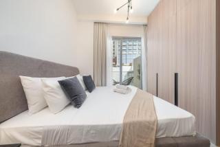 StayShort - Elegant Studio in JVT Sleeps 3 with Balcony - 1