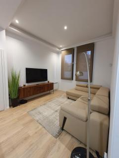 Bright & Stylish 1-Bedroom Apartment with Parking - Balderas - 1