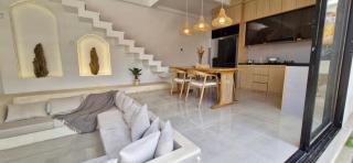 Peaceful 2BR House with Rice Field View Near Beach & Local Spots - Mendaya - 0