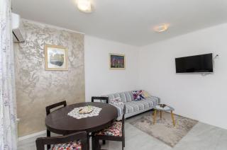 Elegant Luxury 2-Bedroom Apartment in Split City Center - Split - 2