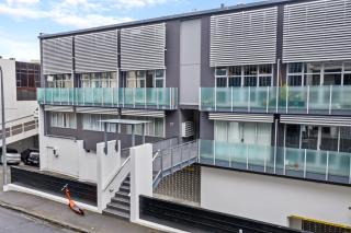 Parnell Escape l Enormous Loft Apartment l Shops - Auckland - 8
