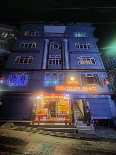 Darjeeling Palace is 500 meters from Mall Road with the Best facilities - Darjeeling - 5