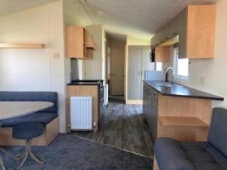 Lovely 8 Berth Caravan For Hire In Essex At Naze Marine Park Ref 17181P - Walton-on-the-Naze - 2