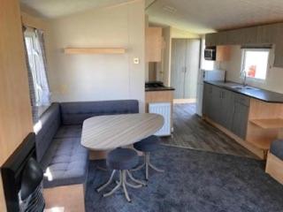 Lovely 8 Berth Caravan For Hire In Essex At Naze Marine Park Ref 17181P - Walton-on-the-Naze - 1
