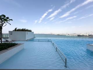 Stunning Sea View Apartment with Private Balcony in Dubai - 0