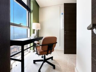 Stunning Sea View Apartment with Private Balcony in Dubai - 4