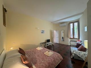 Le Due Torri in Rione Monti - Rome - 1