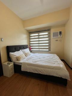 Modern Pet Friendly 1br Condo with Balcony near AIRPORT MOA & OKADA Pasay Staycation WFH ready Free Pool Acces Gym and Sauna - 5