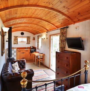 Finest Retreats - Shepherds Retreat at Morrells Wood - 5