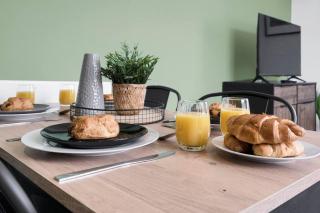 Spacious & Stylish - Free Parking - Fast Wifi - 5