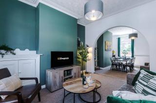 Stylish 2-Bed House by 53 Degrees Property, Perfect for Business Stays! - Crewe - 0