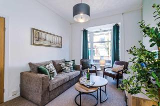 Stylish 2-Bed House by 53 Degrees Property, Perfect for Business Stays! - Crewe - 8