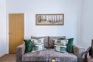 Stylish 2-Bed House by 53 Degrees Property, Perfect for Business Stays! - Crewe - 5