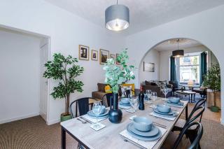 Stylish 2-Bed House by 53 Degrees Property, Perfect for Business Stays! - Crewe - 1