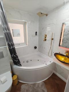 Modern Ground Level Flat - Clydebank - 5