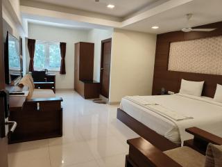 A and M Rooms and Residences - Chennai - 7
