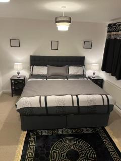 Spacious Comfortable Central Derby 2-Bed Apartment - 9