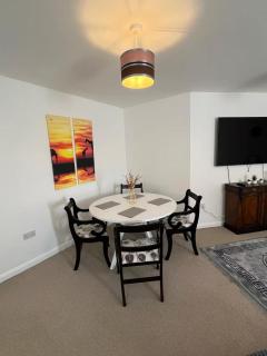 Spacious Comfortable Central Derby 2-Bed Apartment - Derby - 4