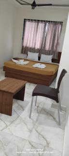 Hotel Red Rose - - 2