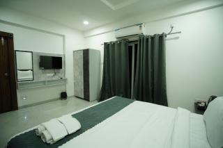 SwagStay Hotel Riviera - 3