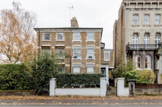 Stylish Interior Designed Home in Regal Windsor - Windsor - 4