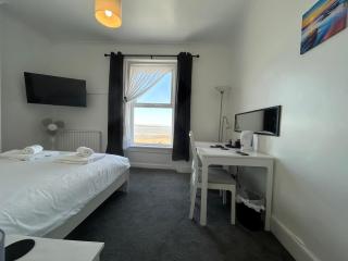 The Royal Clarence Hotel (on the Seafront) - Burnham on Sea - 8