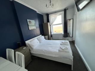 The Royal Clarence Hotel (on the Seafront) - Burnham on Sea - 7