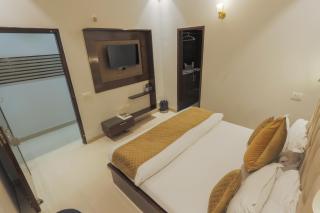 Hotel Maharani Regency - Zirakpur - 1