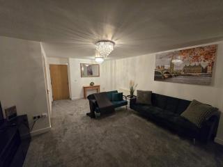 Peaceful four bed town house Free parking Windsor Heathrow - Slough - 8
