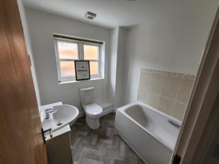 Peaceful four bed town house Free parking Windsor Heathrow - 4
