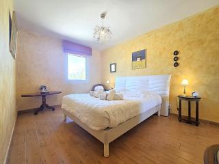 Belle villa Réalville - 6 personnes - Piscine et parking privés - Véranda climatisée - Terrasse - 3 chambres doubles - 6