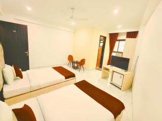 HOTEL CORPORATE SUITE Delhi AIRPORT WITH- FREE AIRPORT PICKUP and DROP - Neu-Delhi - 2