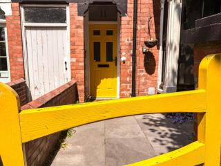 Queens Retreat, Stylish 3-bedroom, sleeps 6 guests, parking for 2 cars, Pet-friendly, a short walk to the castle, cathedral, bars, and restaurants - Lincoln - 6