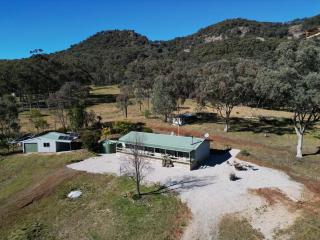 Bushland family retreat - - 0