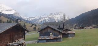 Newly Renovated 3 Bedroom Apartment with Beautiful Views - Gsteig - 0