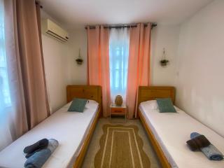 2-Bedroom Apt, 12mins Walk from Beach - LV10 - Flic en Flac - 1