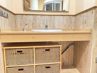 Apartment with a balcony, downtown, free parking by YBH - Vigo - 6