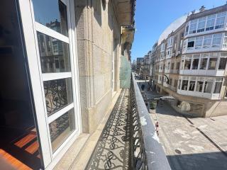 Apartment with a balcony, downtown, free parking by YBH - Vigo - 3
