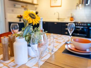 Trendy 2-bed escape in prime central location Pass the Keys - Shrewsbury - 8
