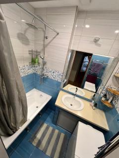 Blakus bērnu pilsētiņai un pludmalei - 2