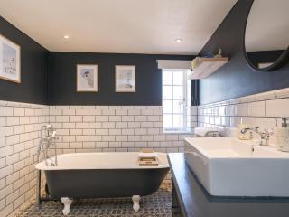 Trendy 2-bed escape in prime central location Pass the Keys - Shrewsbury - 3