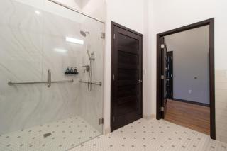 Luxury Residential Suite Duluth Press 102 ADA - Duluth - 1