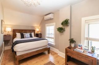 Captains Quarters Suite w Fireplace Sauna - Duluth - 7
