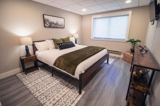 Urban Woods Retreat In the Heart of Downtown - Duluth - 7