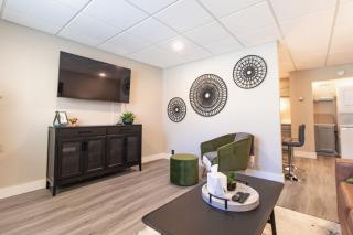 Urban Woods Retreat In the Heart of Downtown - Duluth - 4