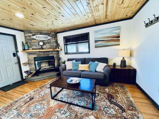 Knife River Suite w Sauna Fire Pit - Castle Danger - 0
